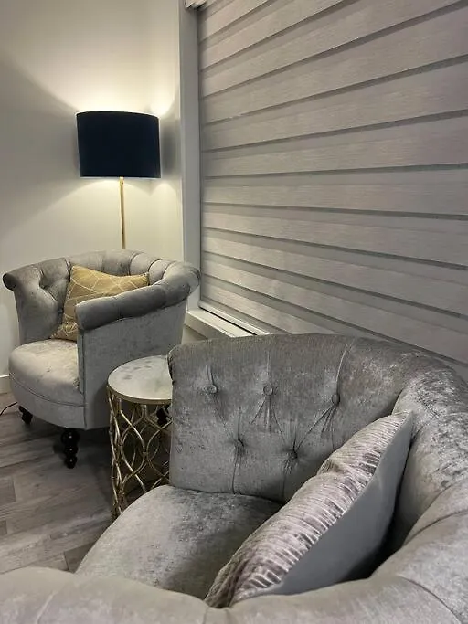 Classy Single Family House, Walk To St Boniface Winnipeg Holiday home